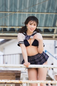 「朝の時間、わりと好き」 青山天南、シースルーセーラー×紺ビキニで魅せる、圧倒的な透明感と「究極の等身大美」の衝撃！