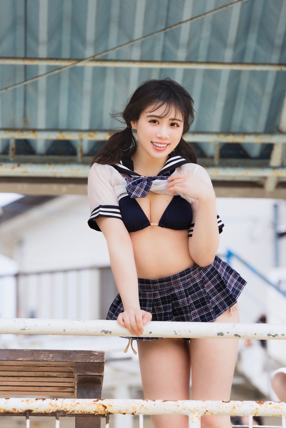 「朝の時間、わりと好き」 青山天南、シースルーセーラー×紺ビキニで魅せる、圧倒的な透明感と「究極の等身大美」の衝撃！