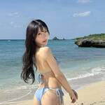 「オフショットゆっくり載せていくね🌊」 佐々木明音、南国の太陽を味方につけた至高のブルービキニで魅せる、圧倒的な透明感と「神懸かり的バックショット」の衝撃！