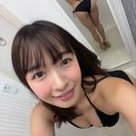 「全身写真」 百川晴香、漆黒ビキニで魅せる、圧倒的な透明感と「神懸かり的ミラーショット」の衝撃！