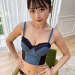 「すきやろ〜👅💗？」 成瀬いな、ブルーグレー×漆黒レースの至高ビスチェで魅せる、圧倒的な透明感と「究極の至近距離」の衝撃！