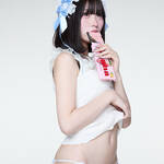 「お腹もすきー？？？」 ぽたみう、白ニット×水色ボーダーの至高ビキニで魅せる、圧倒的な透明感と「究極のくびれ」の衝撃！