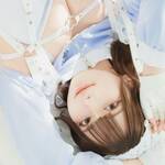 「破壊力抜群？」 早瀬みる、純白の至高ハーネス×サイバー・ランジェリーで魅せる、圧倒的な透明感と「究極の逆さまショット」の衝撃！