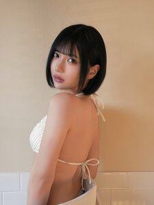 「２０歳になりました！」 葉月花音、純白の至高ビキニで魅せる、圧倒的な透明感と「究極のバックショット」の衝撃！