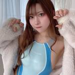 「食べちゃうぞ.ᐟ.ᐟ🐻❄️」 猫宮さき、水色×白の至高競泳水着とモフモフ・アウターで魅せる、圧倒的な透明感と「究極のガオーポーズ」の衝撃！