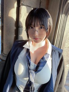 「ショート巨乳って最強じゃないですか？」 三橋くん、白シャツ×至高のネクタイ姿で魅せる、圧倒的な透明感と「究極の造形美」の衝撃！