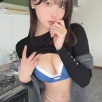 「脱ぎかけ♡」 けんけん、漆黒ニット×至高の瑠璃色ランジェリーで魅せる、圧倒的な透明感と「究極の接近戦」の衝撃！