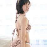 「肩甲骨付近が好きですね🫧」 葉月つばさ、ギンガムチェックの至高ビキニで魅せる、圧倒的な透明感と「究極のバックプロフ」の衝撃！