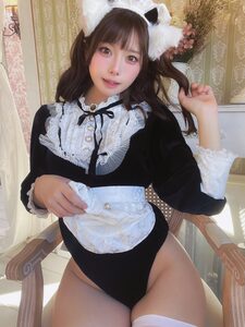 「意外とむちむちかも…？」 長生まよ🐱🌸、漆黒ベルベットの至高メイド・ハイレグで魅せる、圧倒的な透明感と「究極の絶対領域」の衝撃！