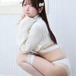 「白ニット正義？🤍」 森 くるみ🍞、純白ハイネックニット×至高のレースランジェリーで魅せる、圧倒的な透明感と「究極の絶対領域」の衝撃！