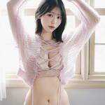 「まだニットの季節𓂃 𓈒𓏸🌸」 瀬戸みるか、桜色の至高シアー編みニット×編み上げビキニで魅せる、圧倒的な透明感と「究極のくびれライン」の衝撃!