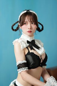「ワガママメイド」 篠宮なほ、漆黒×純白の至高変形メイドランジェリーで魅せる、圧倒的な透明感と「究極のバストライン」の衝撃！