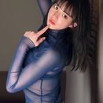 「腰のカーブ、好き？」 長野 雅、藍色の至高シースルー・タートル×黒レースで魅せる、圧倒的な透明感と「究極の黄金比ライン」の衝撃！