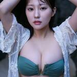 「つっっよ ※自分で言うな」 田中美久、モスグリーンの至高バンドゥビキニ×純白レースガウンで魅せる、圧倒的な透明感と「究極のバストライン」の衝撃!