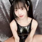 「おはよう♡ぺろり♡」 白烏しろ、漆黒エナメル×ネコ耳の「至高のケモ耳ヒロイン」降臨！圧倒的な透明感と破壊力抜群のアグレッシブ・アングルにファン熱狂！