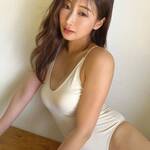 【爽快】新海まき「週末は何しよっか〜🤔♡」眩しすぎる陽光と弾けるビキニ姿！最高級の“彼女感”で週末を彩る最新ショットを公開