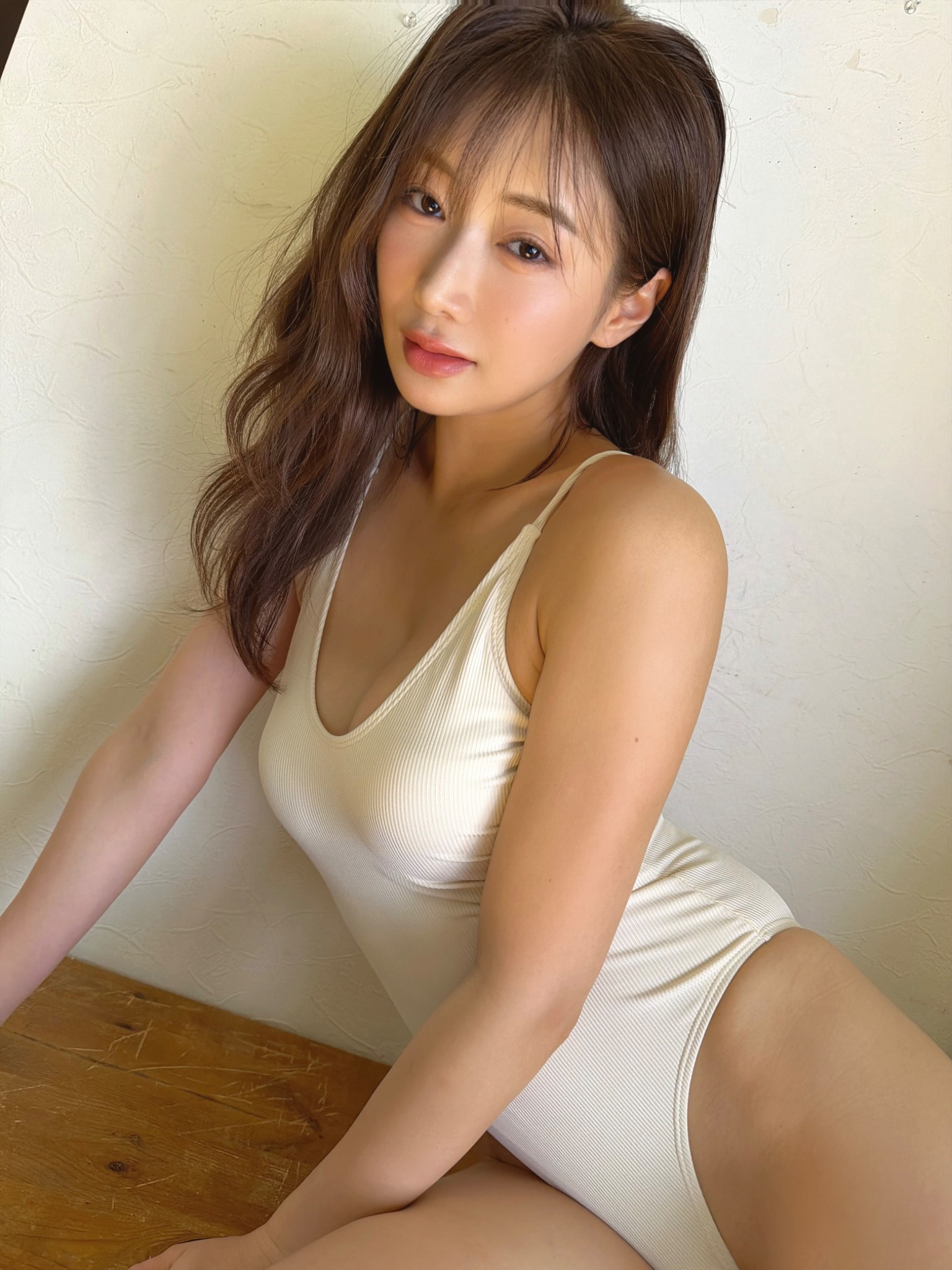 【爽快】新海まき「週末は何しよっか〜🤔♡」眩しすぎる陽光と弾けるビキニ姿！最高級の“彼女感”で週末を彩る最新ショットを公開