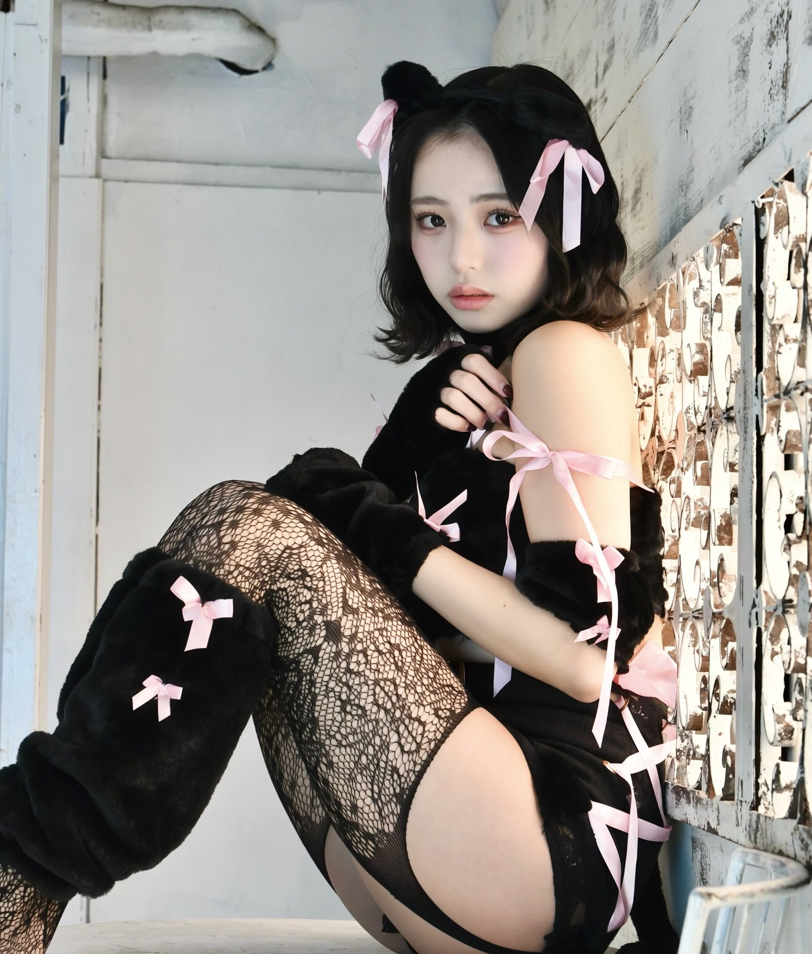 【祝祭】織莉叶「22歳(にゃんにゃん)になりました🐈⬛」誕生日に魅せた究極の“黒猫”コス! ピンクのリボンが映える小悪魔的ビジュアルにファン歓喜